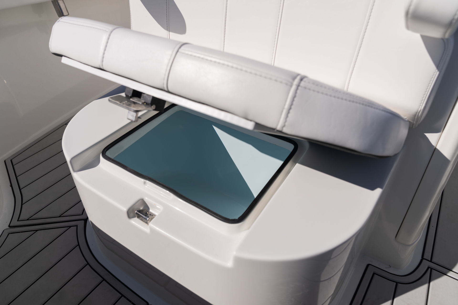 Parker Boats 254 Fathom Interior 13