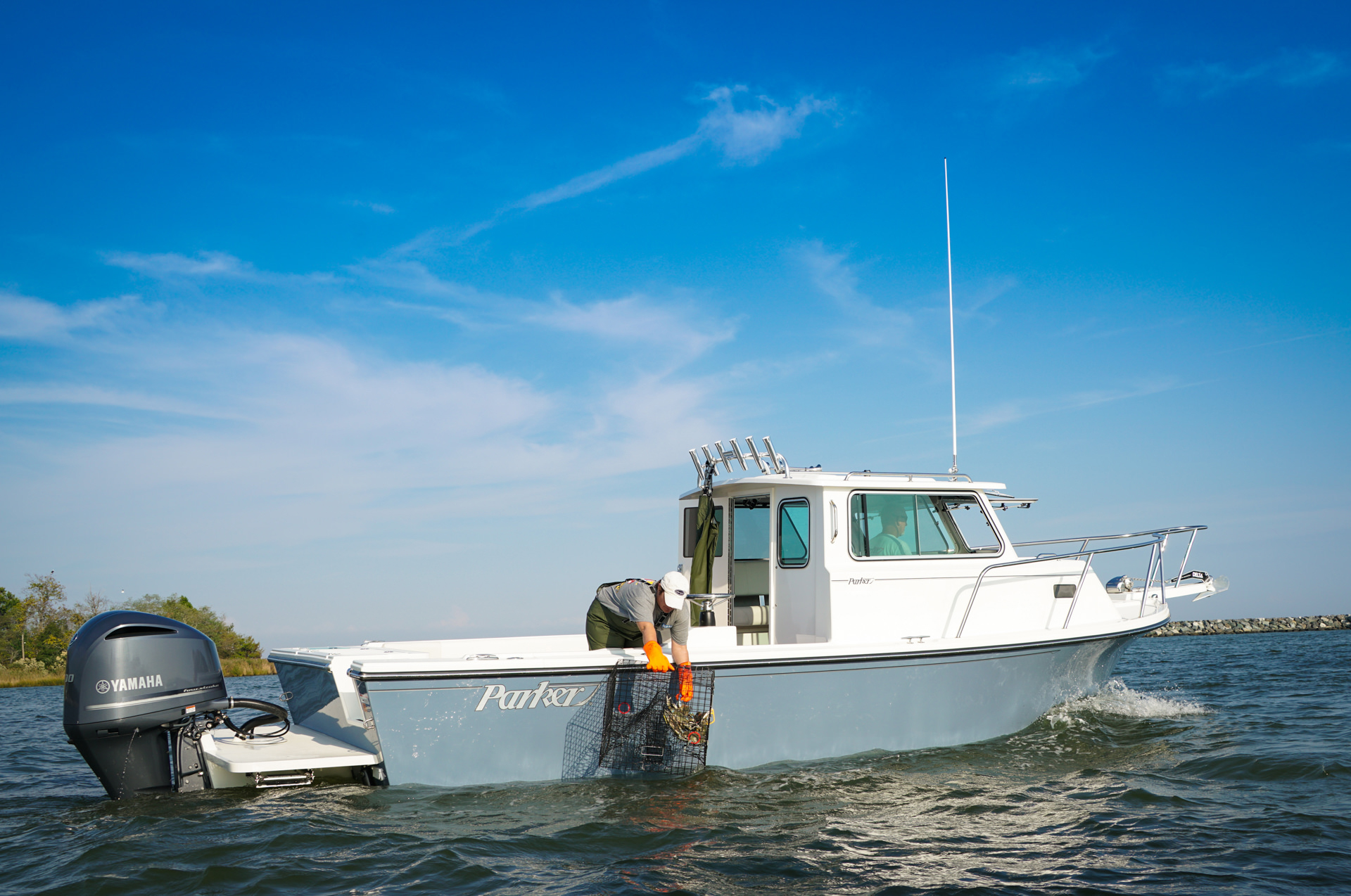 Parker Boats 257 Explorer Exterior 02