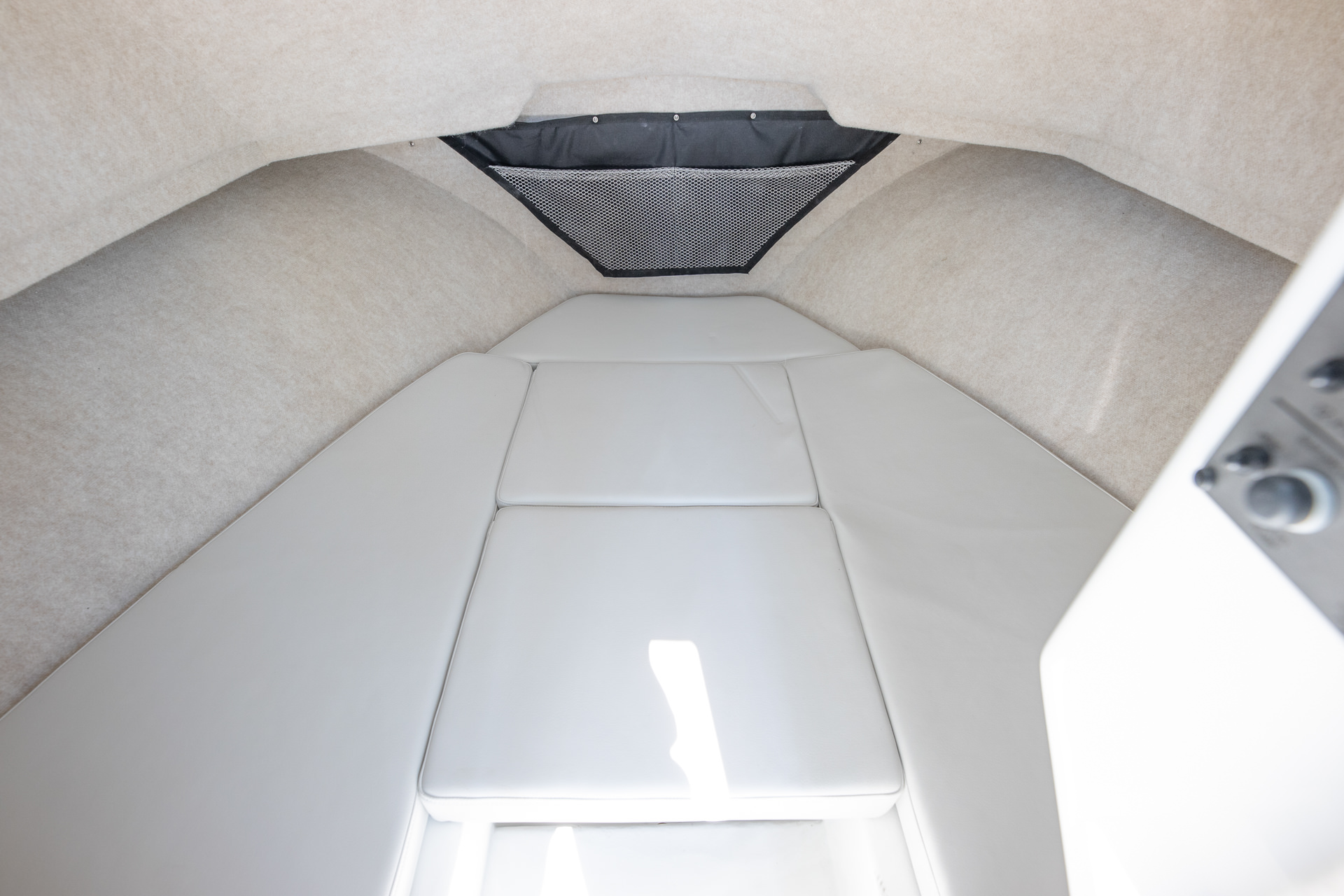 Parker Boats 257 Explorer Interior 02